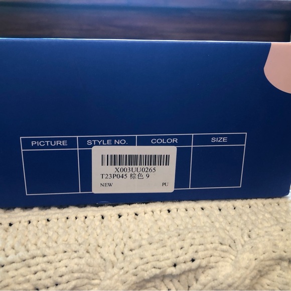 NIB Brown Leather Mary Jane Heels 9 - Picture 12 of 12